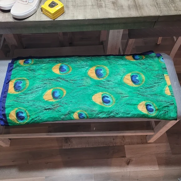 Scarf/wrap - peacocks - Picture 1 of 1